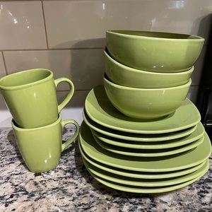 Set of green ceramic dishes.